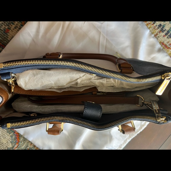 'MK' Sutton Center Stripe Large Satchel - Picture 4 of 5